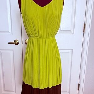 ANTONIO MELANI Lime Green Pleated Midi Dress with Contrasting Hem